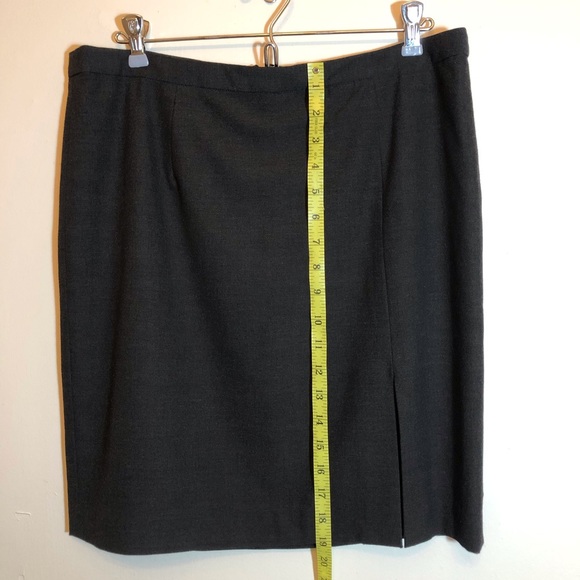 Gray Michael Kors Skirt with Side Slit Size 10 - Picture 2 of 5